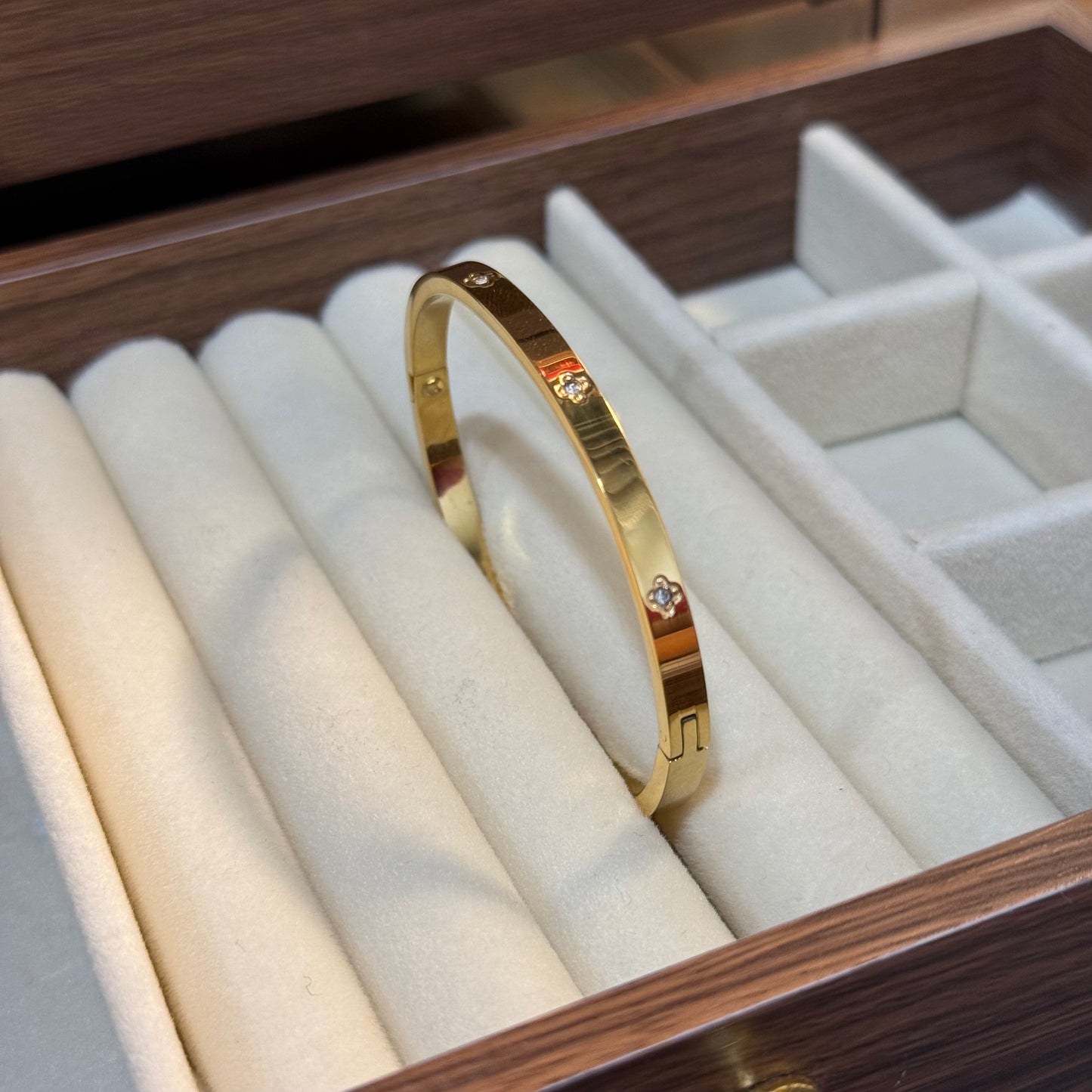 Quartet Floral Bangle (Thin Wrist)