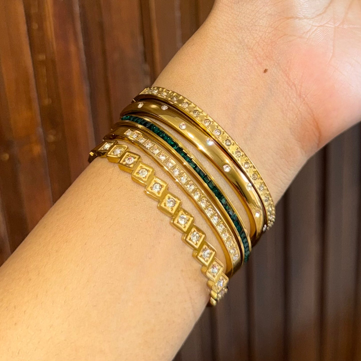 Eternity Line Bangle (Thin Wrist)