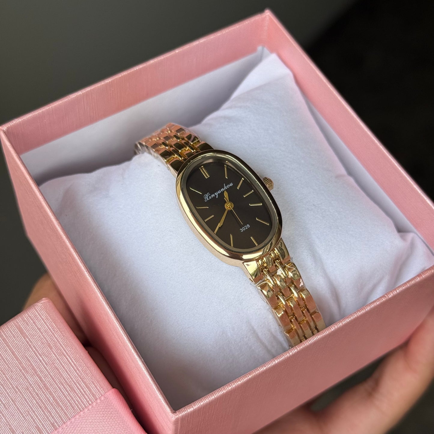Raven Minimalist Watch (Random Color Box Included)