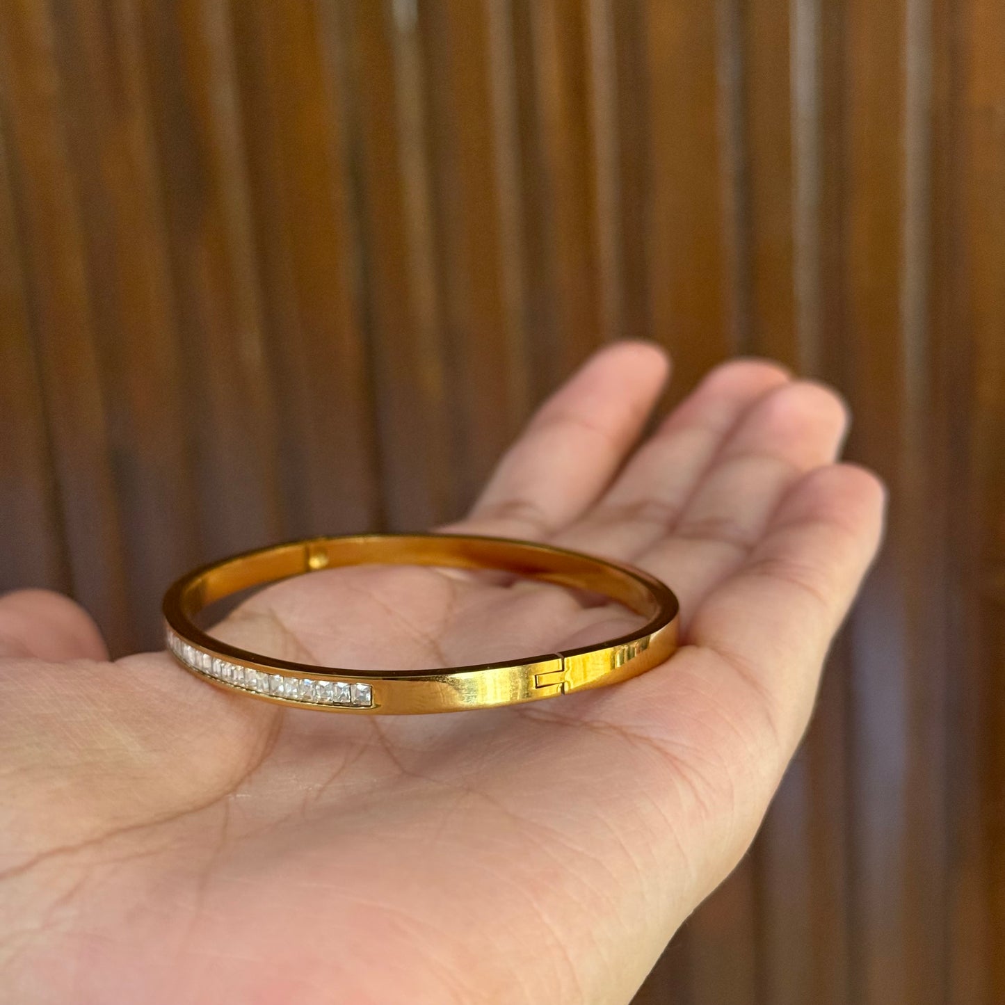 Eternity Line Bangle (Regular Size)