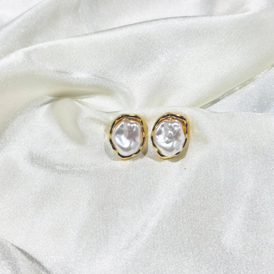 Asymmetric Pearl Earrings HOUSE OF LAILA