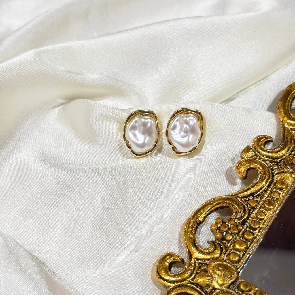 Asymmetric Pearl Earrings HOUSE OF LAILA