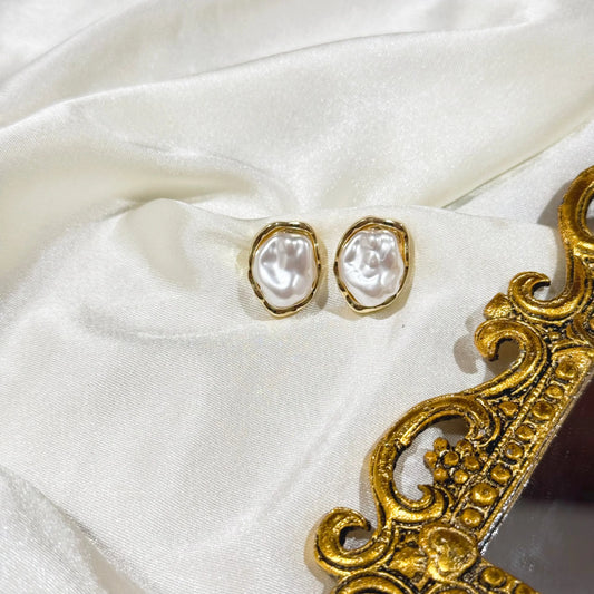 Asymmetric Pearl Earrings HOUSE OF LAILA