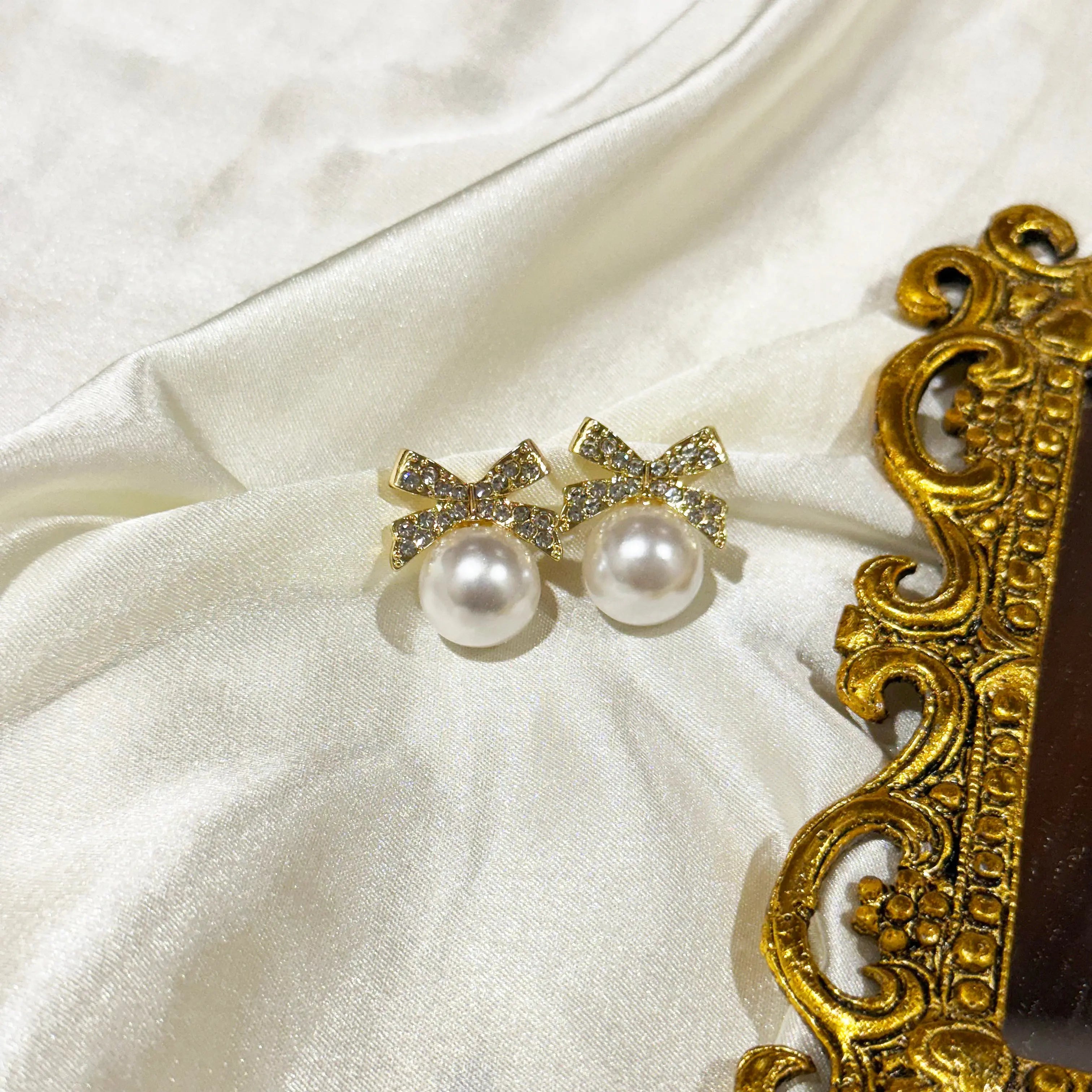 Venus Bow Earrings HOUSE OF LAILA