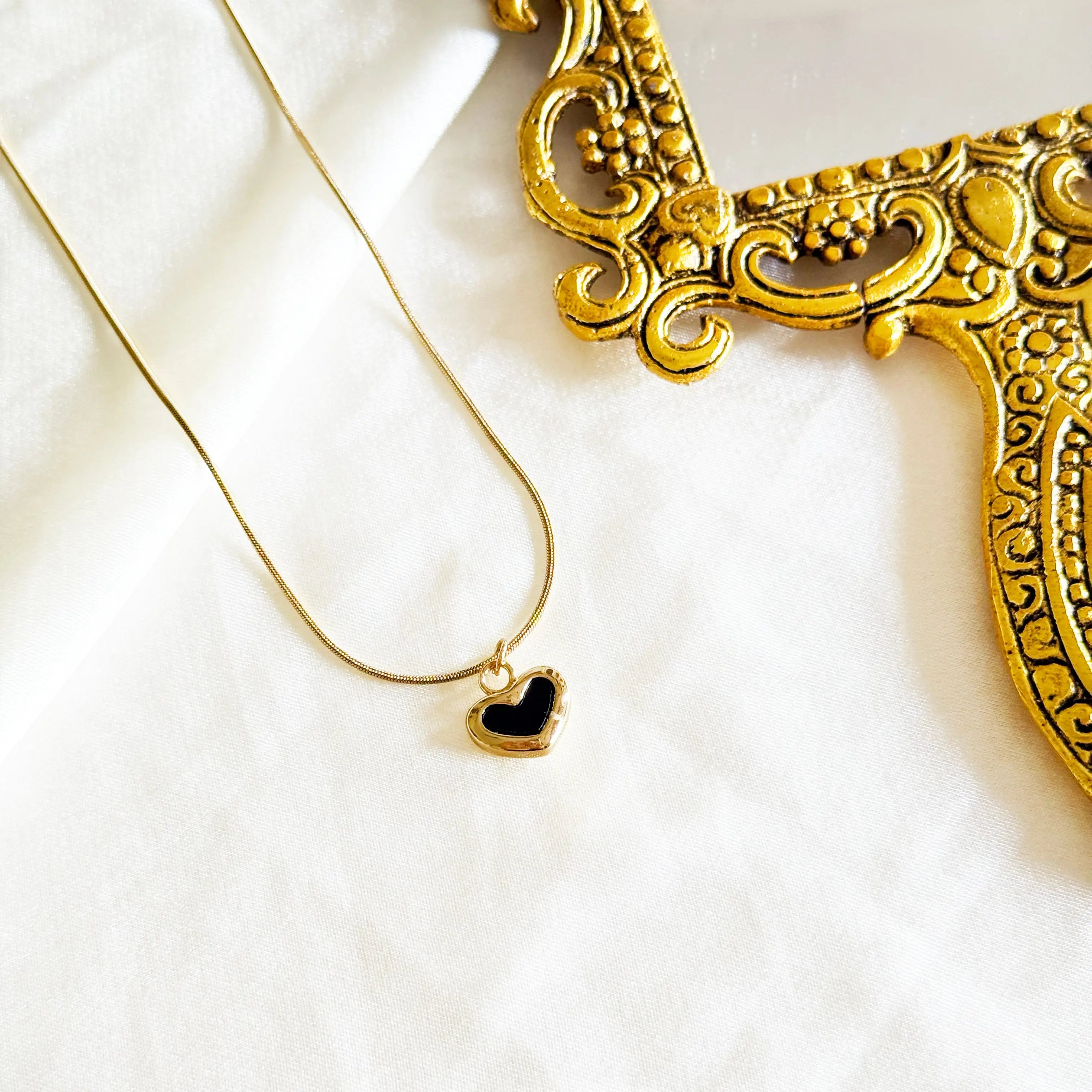 Delicate Heart Necklace (Black) HOUSE OF LAILA