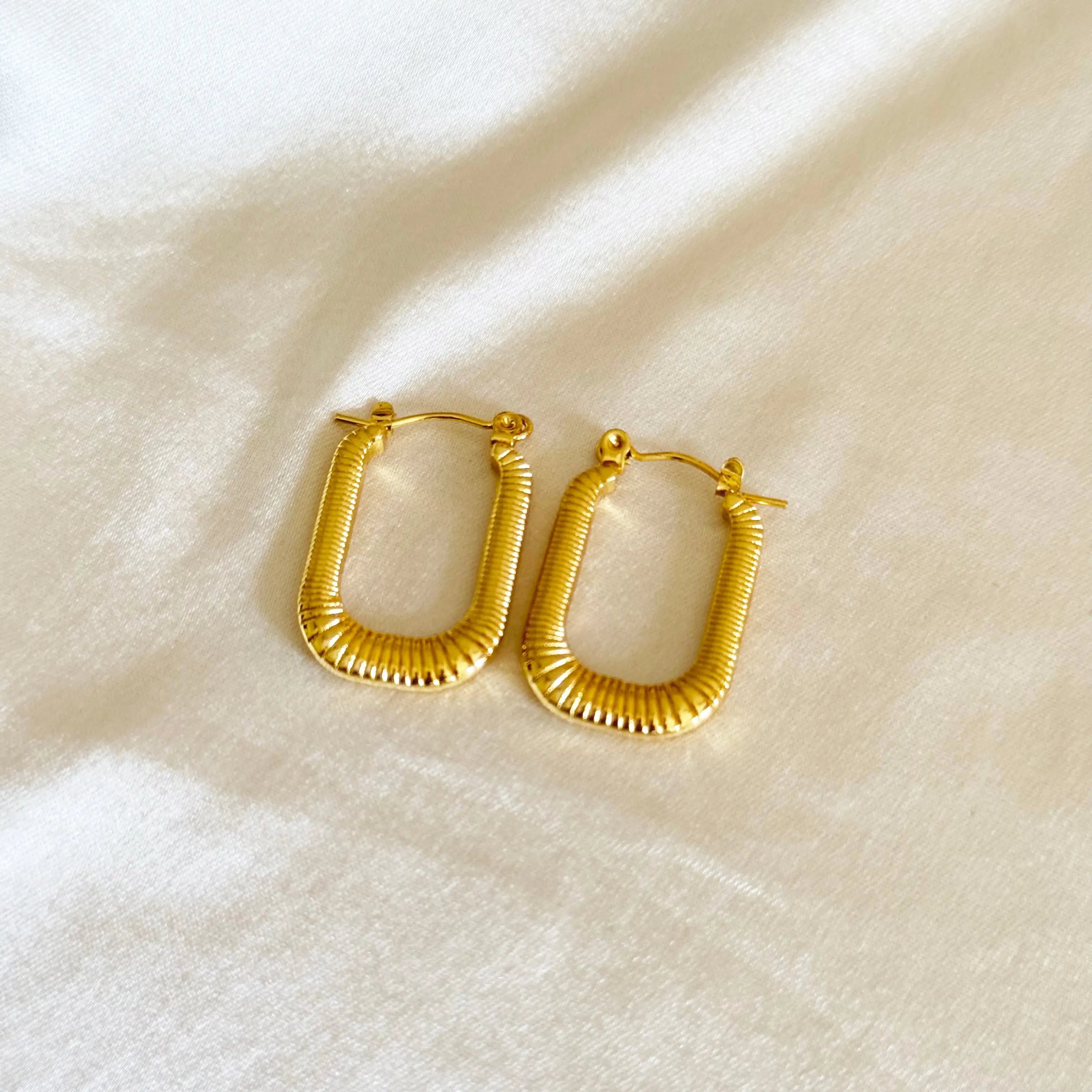 Ayla Tube Hoops HOUSE OF LAILA