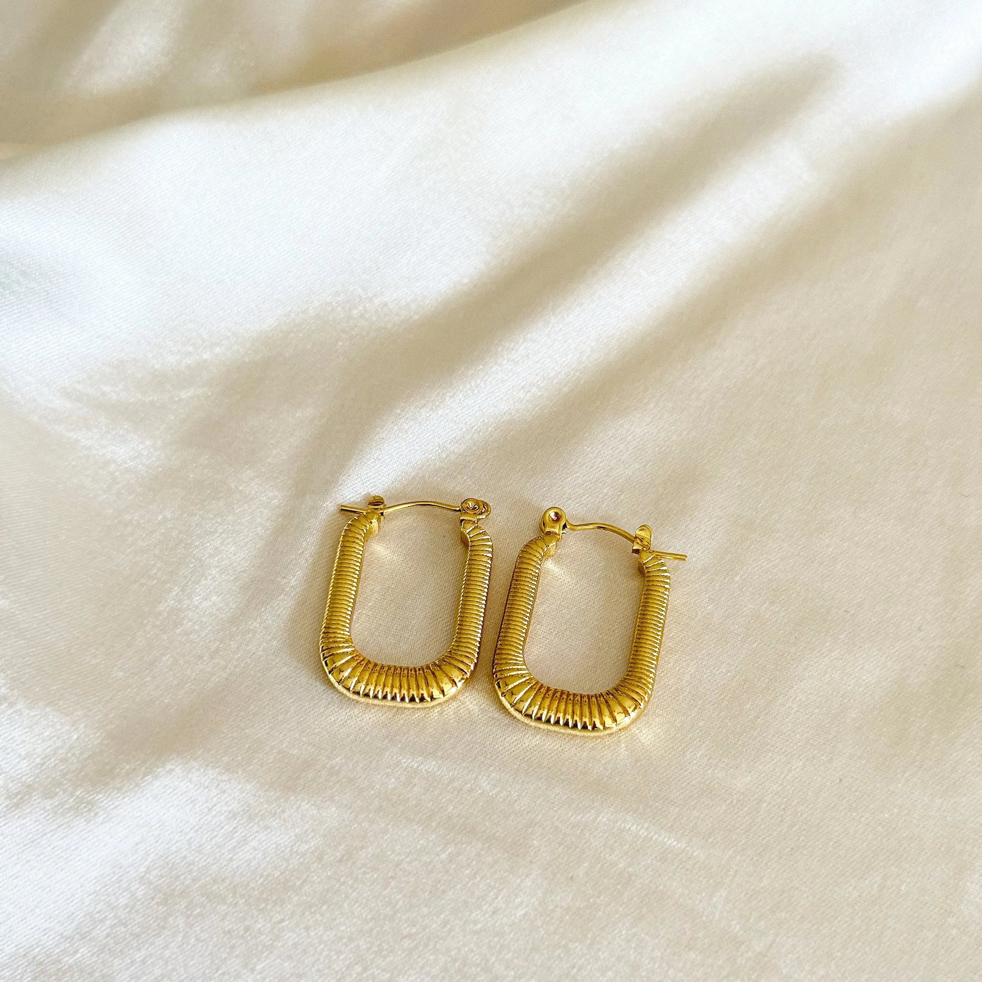 Ayla Tube Hoops HOUSE OF LAILA