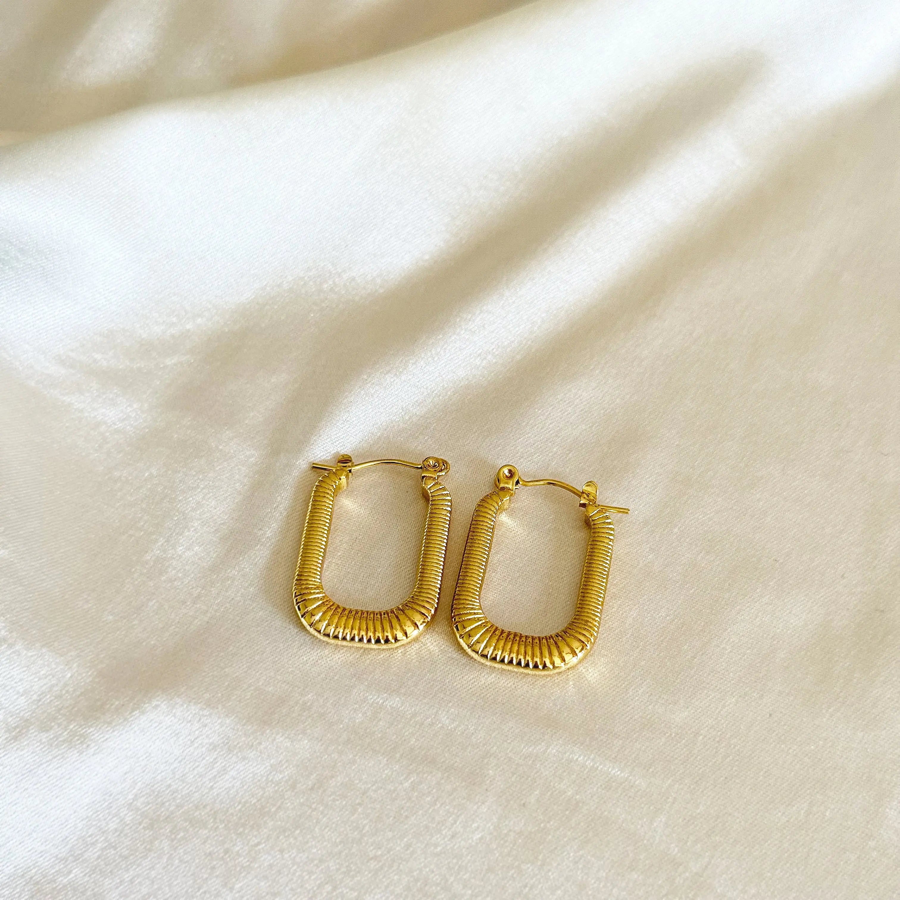 Ayla Tube Hoops HOUSE OF LAILA