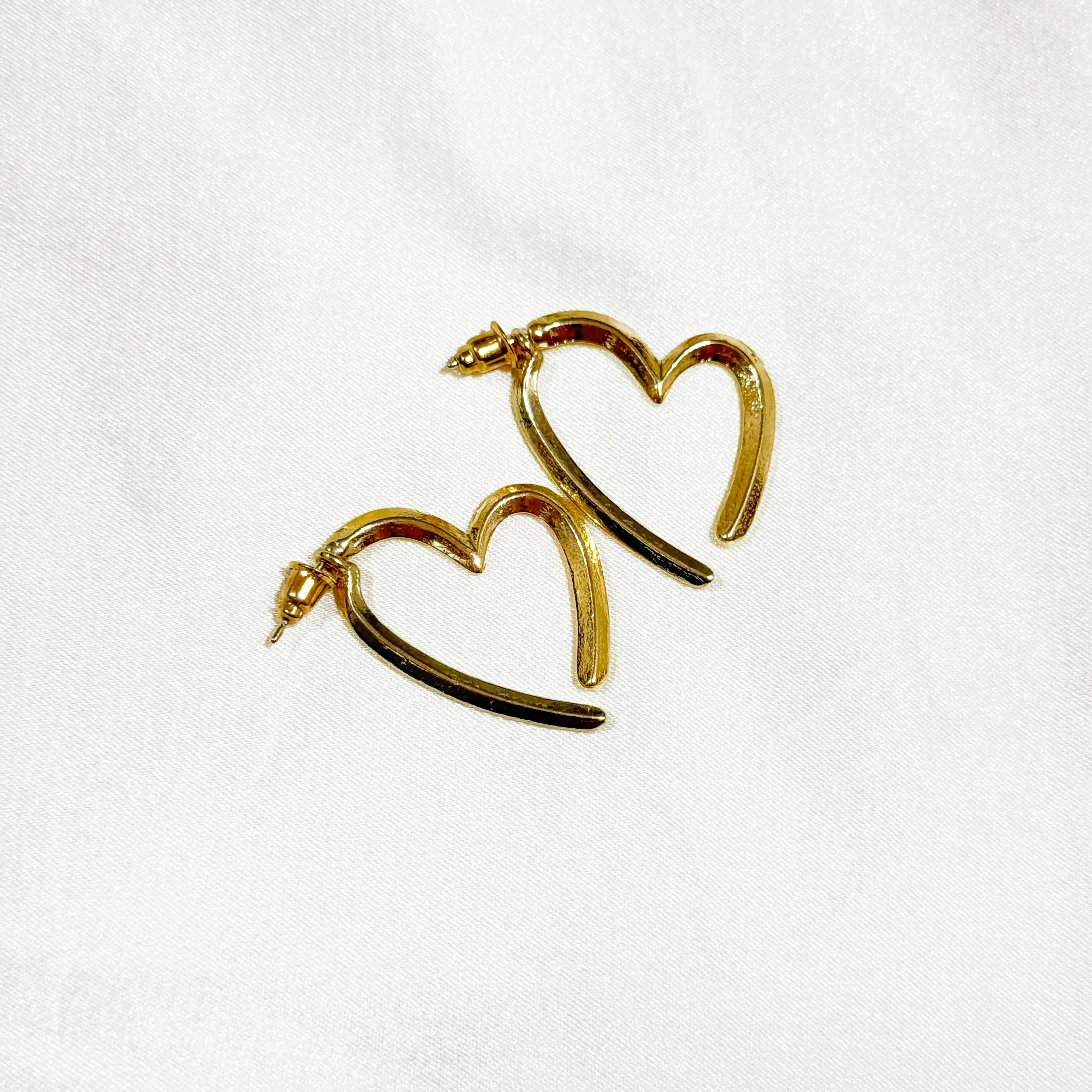 Dainty Heart Studs HOUSE OF LAILA