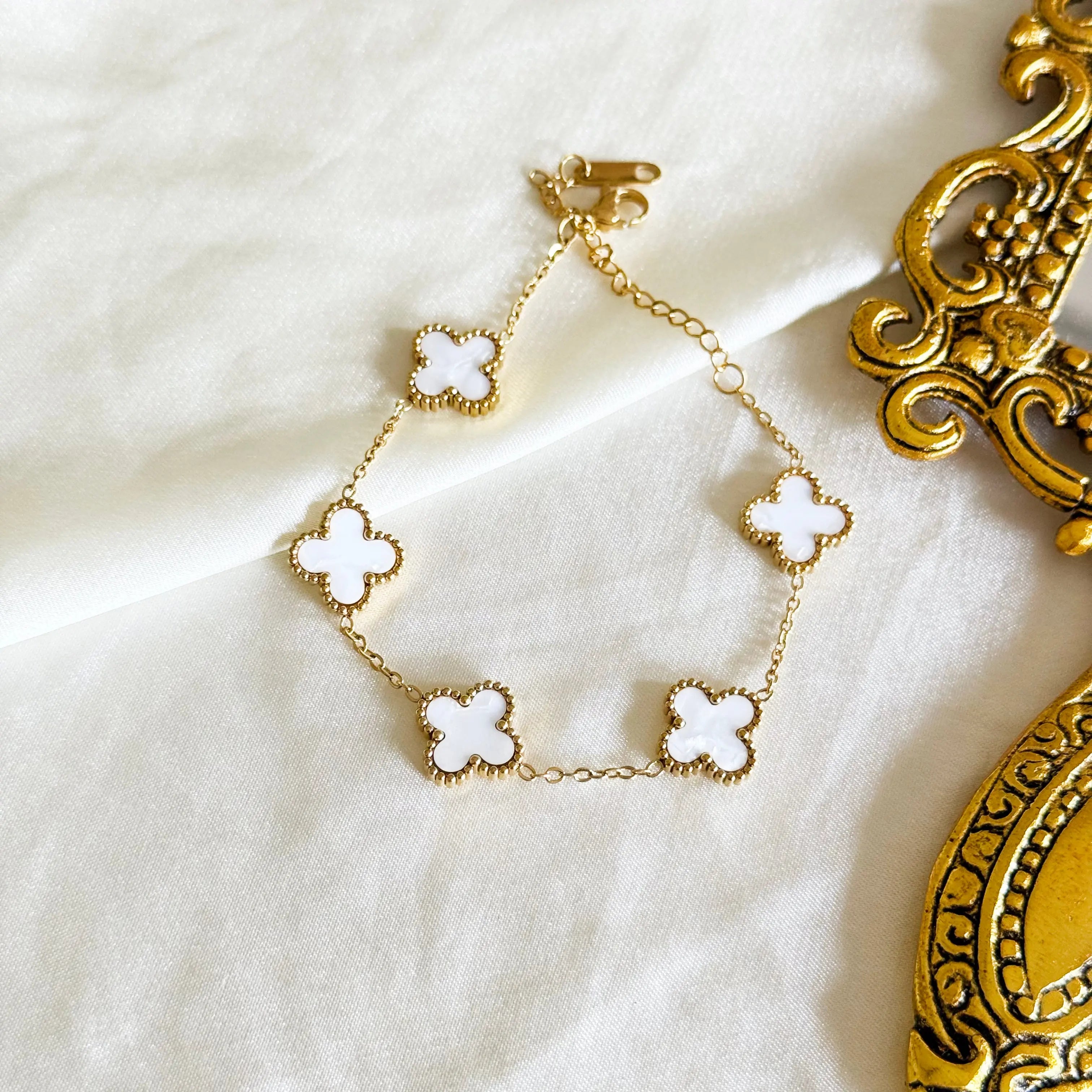 White Clover Bracelet HOUSE OF LAILA